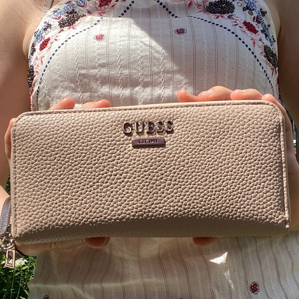 💲Guess wallet💲